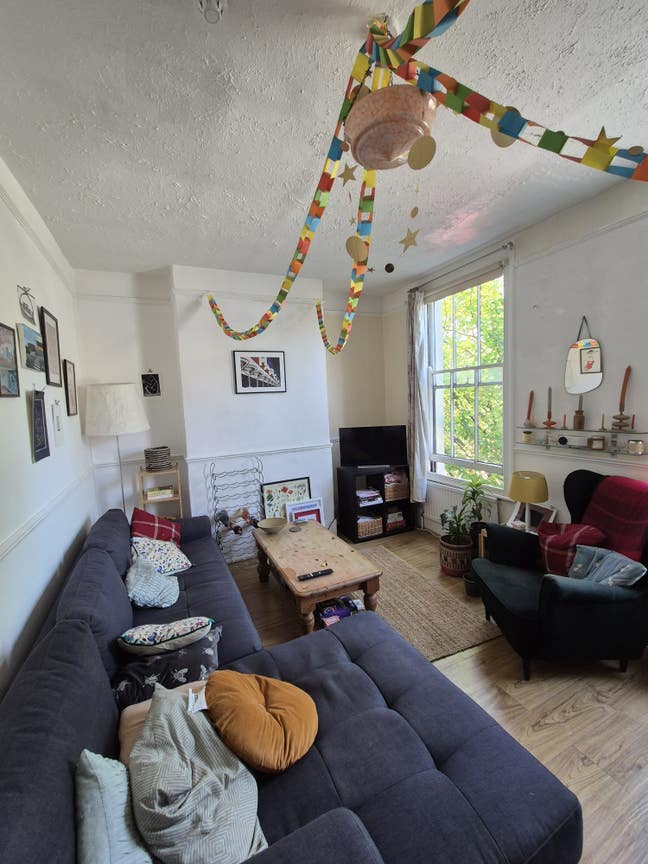 2 double rooms available in East London Main Photo