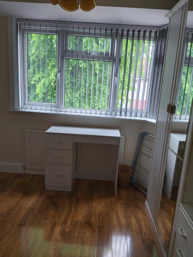 2 specious double rooms in newly decorated house Main Photo