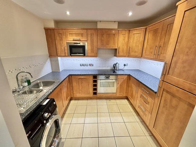 Refurbished Double Room with Private Bathroom Main Photo