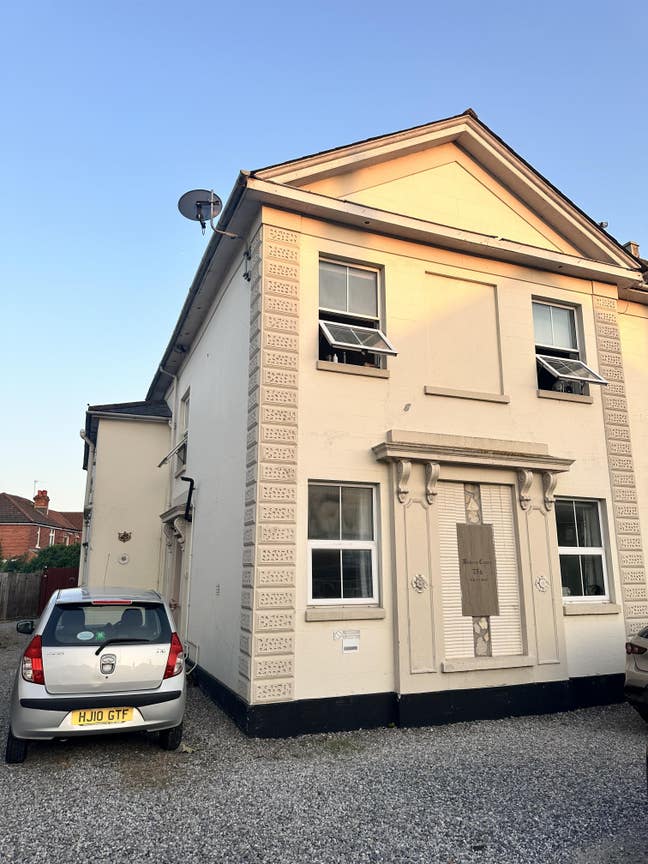 2 Bedroom Flat, Shirley, Southampton Main Photo