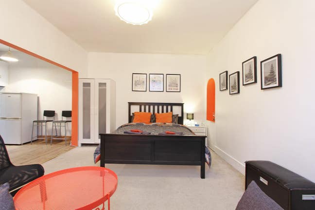 Spacious Studio with Garden - Bills Included Main Photo
