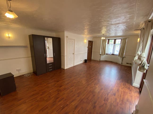 Gigantic Studio Room In Large House 🏡 Main Photo