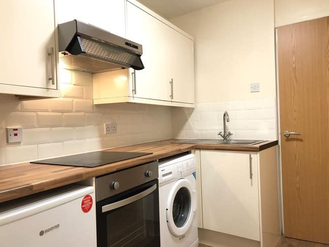 Beautiful one-bedroom apartment all bills included Main Photo