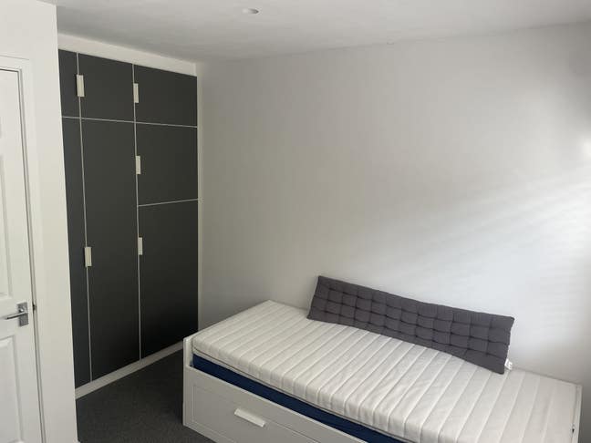 Double bedroom with own toilet and bathroom Main Photo