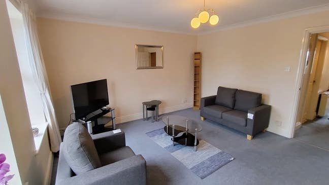 2 Bed Flat, Nicholas Gardens - Students Only Main Photo