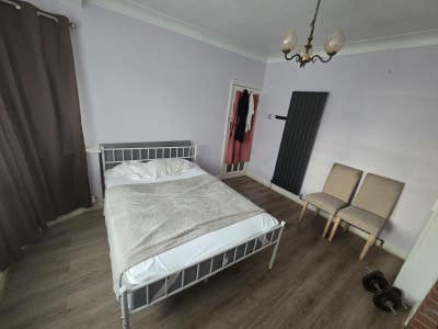 Double ensuite room in north stifford Main Photo