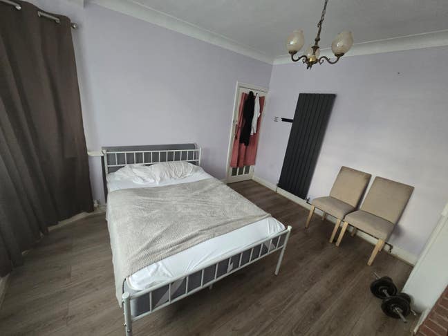 Double ensuite room in north stifford Main Photo