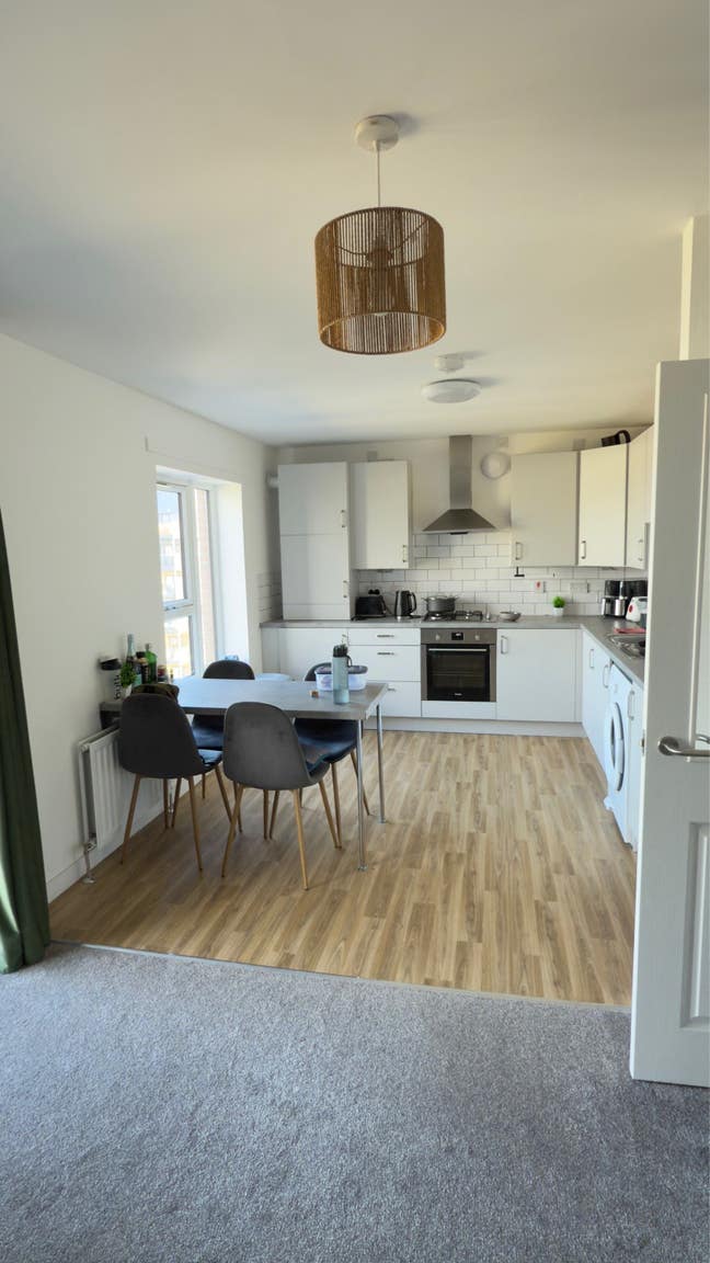 Spacious Double Bedroom  Main Photo
