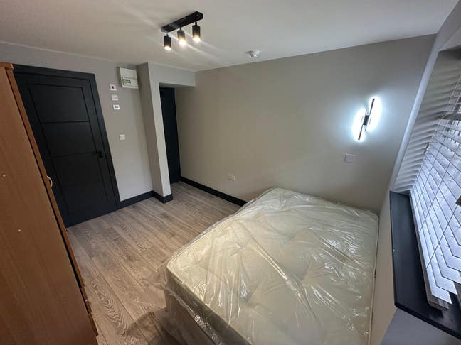 DSS- Studio Flat Available in Staines Surrey TW18 Main Photo