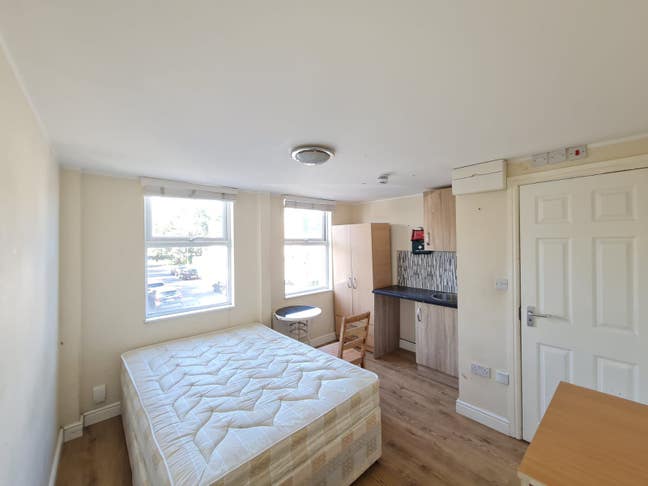 DSS-Studio Flat Available in Feltham Hounslow TW13 Main Photo