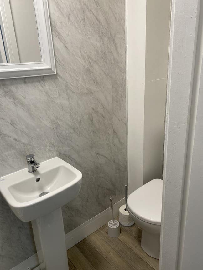 Large Couples Rooms with bathroom (Ruabon Rd Area) Main Photo