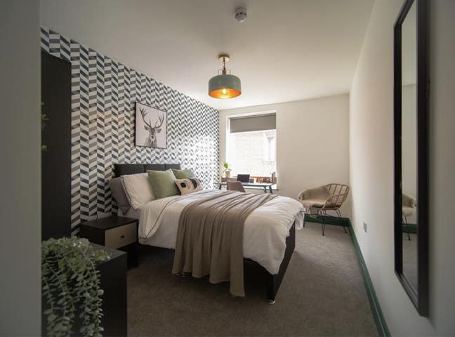 Modern En-Suite & Studio in Luxury Co-Living Home Main Photo