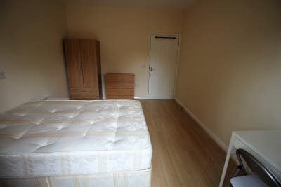 Amazing double in 3bedFlat 5min from station Main Photo