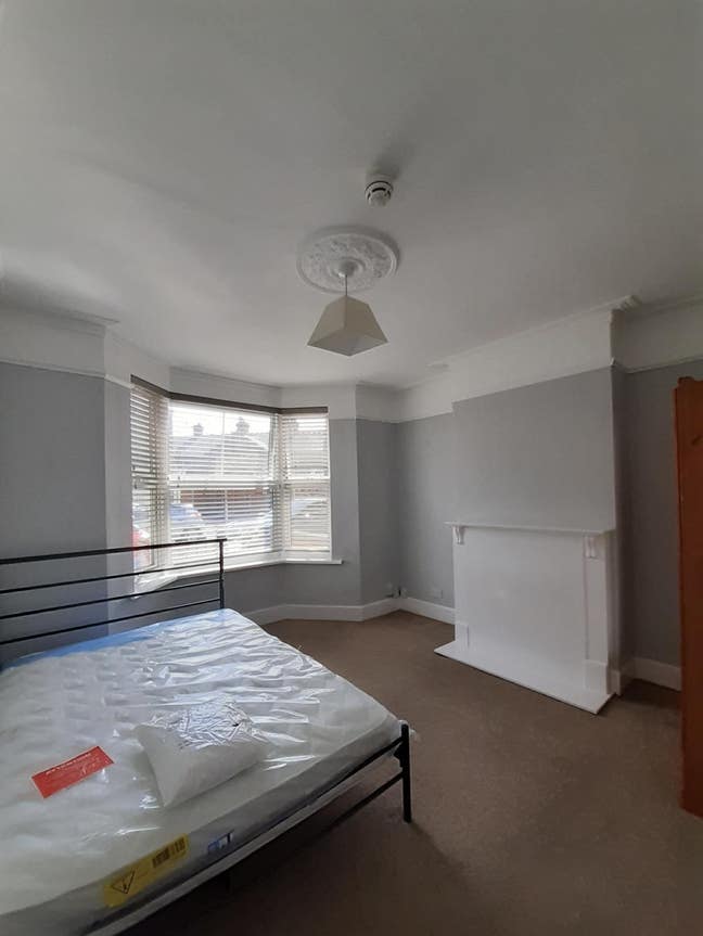 Luxury Room newly decorated 5 min walk to town Main Photo