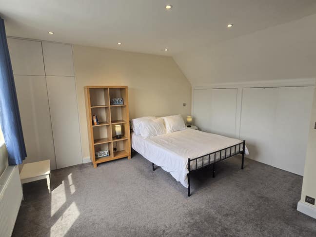 Master bedroom with private en-suite Main Photo