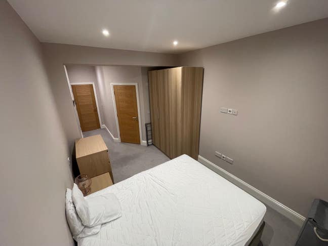 King size, large en-suite bedroom Main Photo
