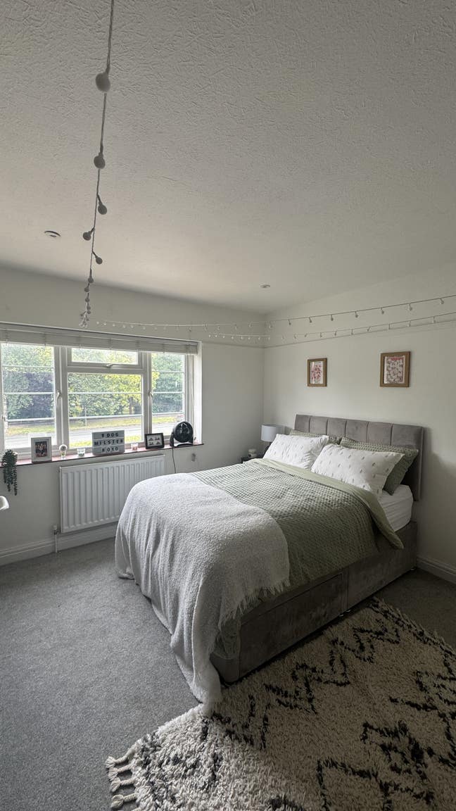 Bright & spacious double room - fully furnished Main Photo
