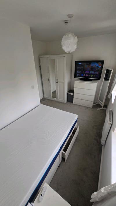 Double Room to Let Main Photo
