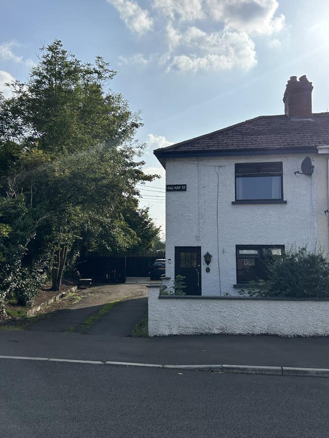 Double Room in Derriaghy 2min from train Main Photo