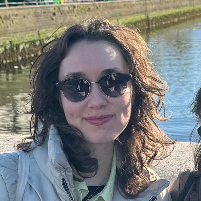 Room for a professional female in Manchester Main Photo