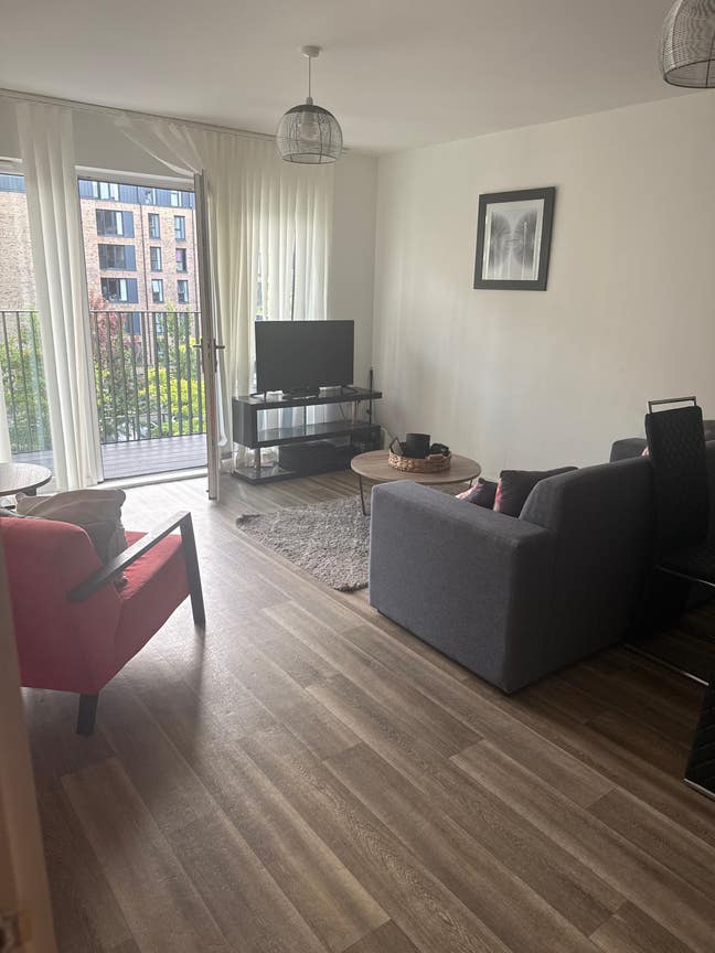 Ensuite double room  2 bed 2 bath female flat  Main Photo