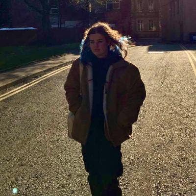 Professional Female seeks a single or double room Main Photo