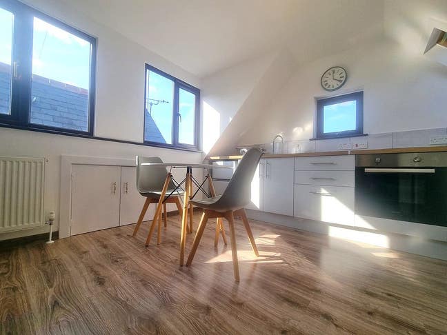 🏡 Studio Flat for Rent 🏡 Newmarket Available Now Main Photo