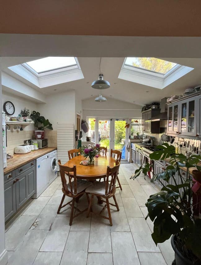 2 double rooms available in shared Eastville home Main Photo
