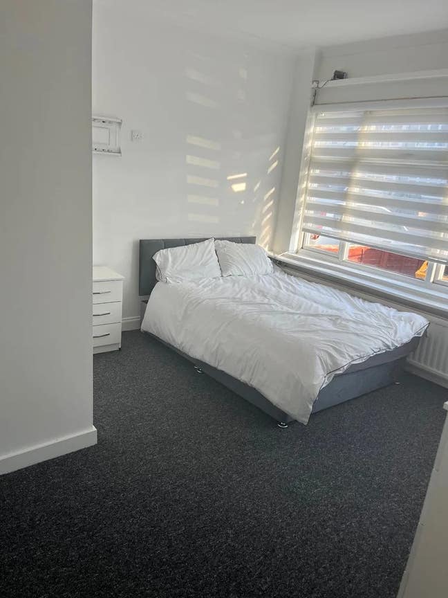 Ensuite Room to Let IN Uxbridge UB10 For £1000 Main Photo