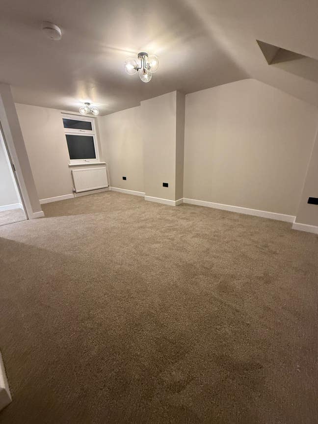 "Luxury Living – Newly Refurbished 6bedroom in CR7 Main Photo