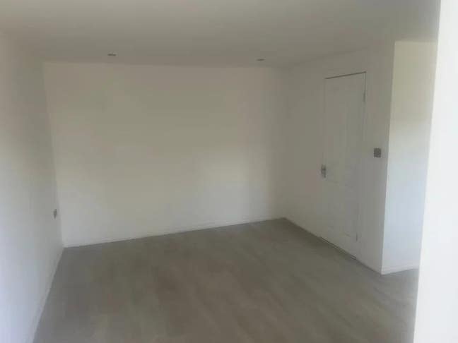 Studio Flat to Let-RM13 8NE For £1000 with Bill Main Photo