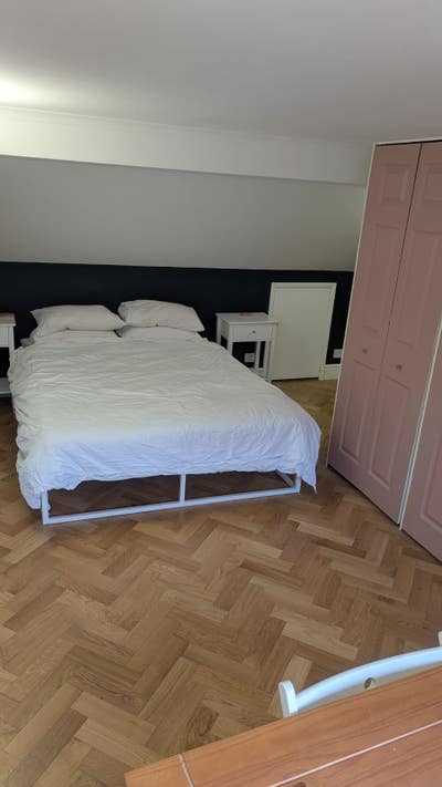Lovely Large Ensuite Room with Dog Main Photo
