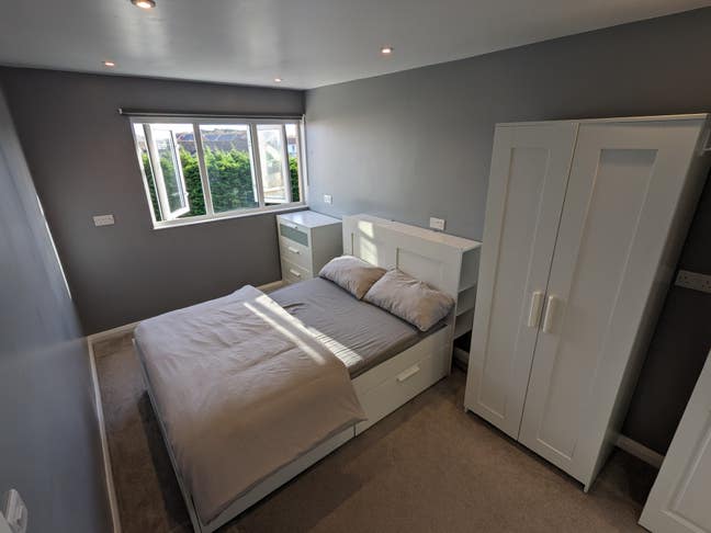 Double Room For Women – Fully Refurbish Main Photo