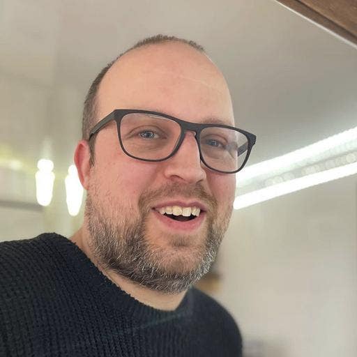 Londoner looking to buddy up  Main Photo