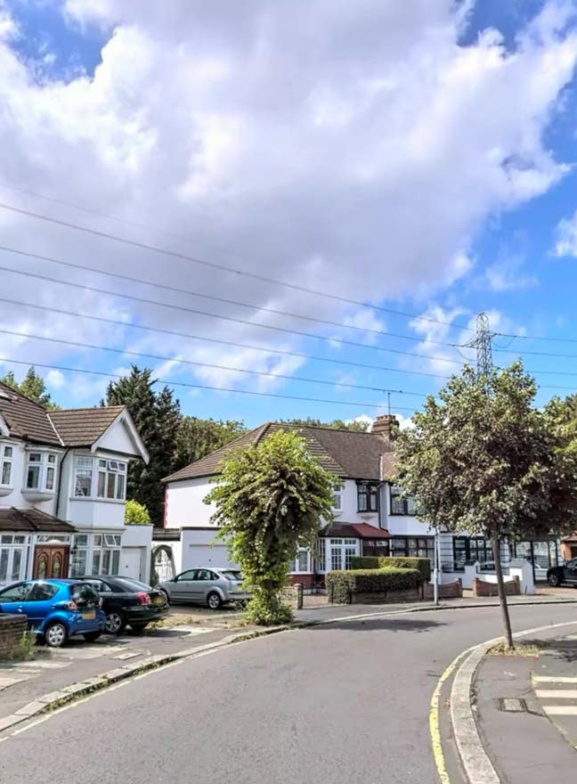 Close to Redbridge Tube Station Main Photo