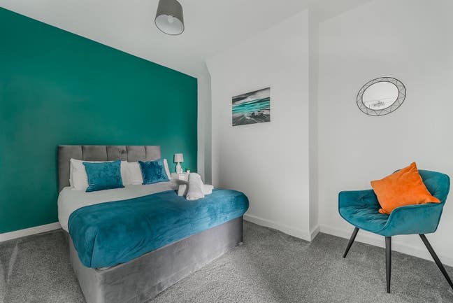 Modern En-suite Room in Friendly Home Double Bed Main Photo