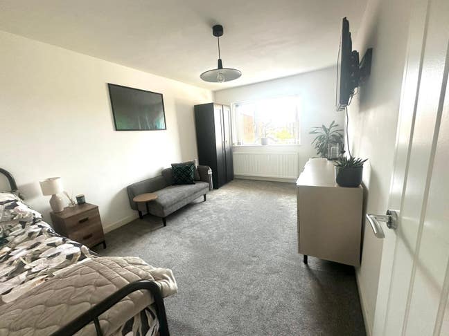 XL Furnished Bedroom - Audenshaw (bills inc.) Main Photo