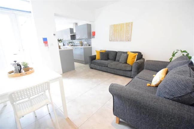 Room in Student House £110 pw Main Photo