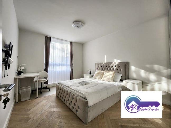  Spacious Room Available Now in Regents Park  Main Photo