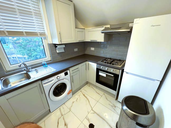 1 Bed Flat with Garden and Driveway £1350 Pcm Main Photo