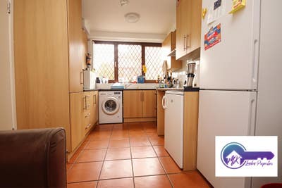 4-Bedroom 2 Bath Property in Hoxton N1 Main Photo