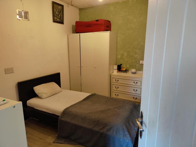 Private Bedroom Available Now! Main Photo