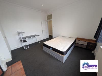 Camberwell SE5 | 2-Bed Flat with Separate Lounge Main Photo