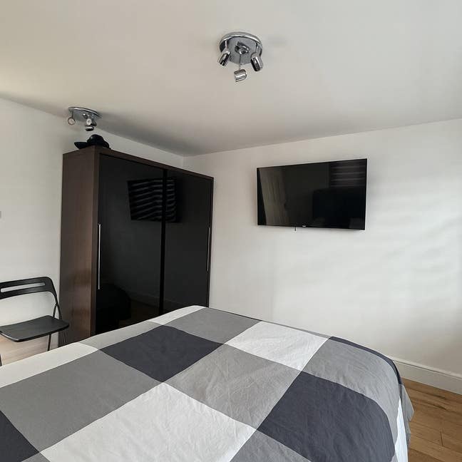 Self contained 1 bed house  Main Photo