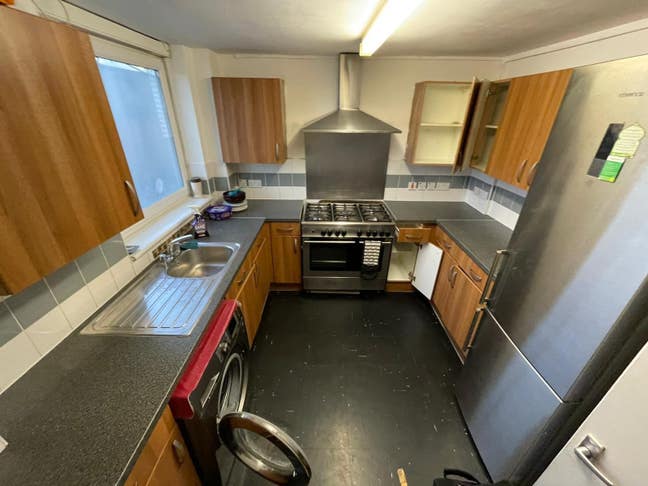 1 double room available in whitechapel Main Photo