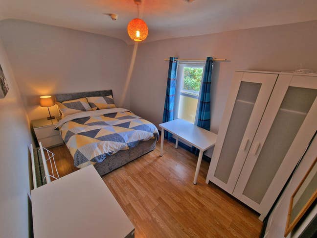 All Bills Included Spacious Room in Stranmillis Main Photo