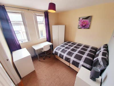 ** Last En-Suite Room off Lisburn Rd Sept’2026 ** Main Photo