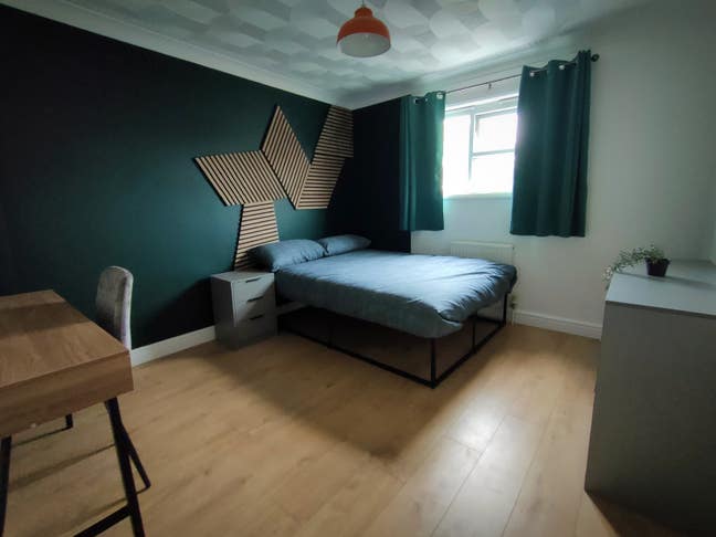 Spacious LARGE Double Room - Peterborough PE3  Main Photo