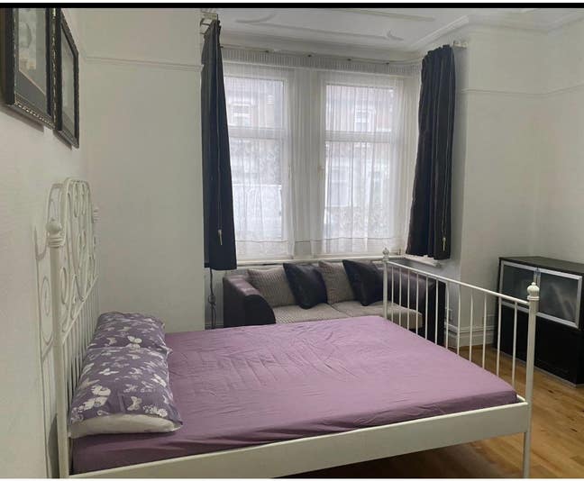 1 large double bed for female only  Main Photo