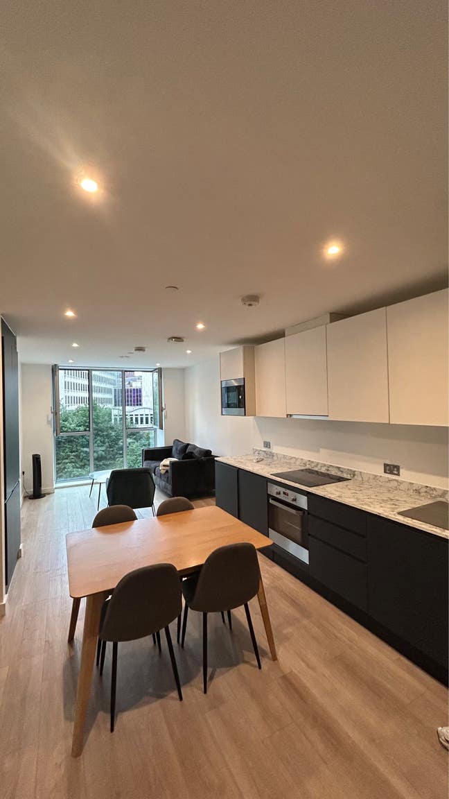 Subletting 1 Ensuite room in spacious corner 2B2B  Main Photo